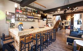 40Inn Backpackers Warehouse
